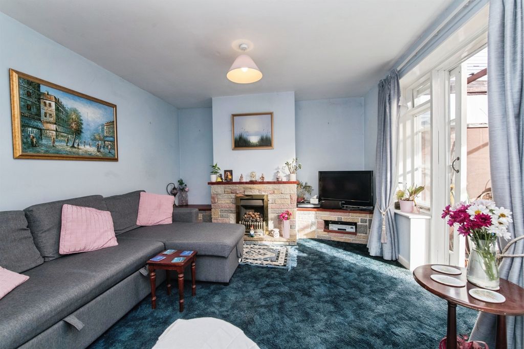 Property photo 2 of 13