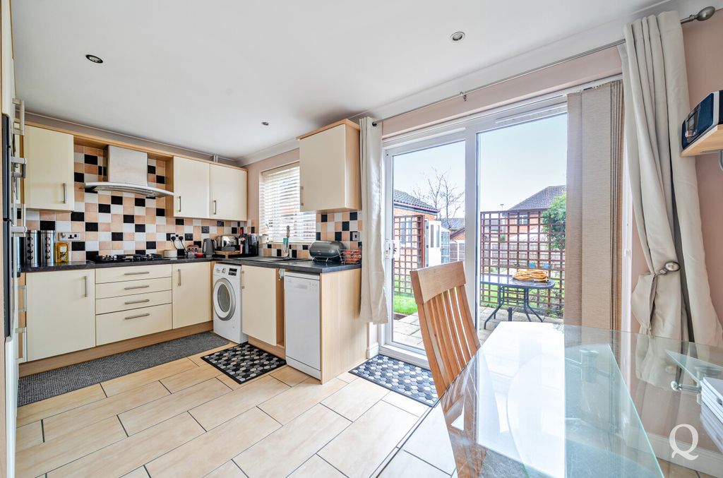 Property photo 2 of 24 c5B79E0B-E76F-4F0...