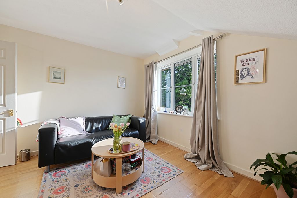 Property photo 2 of 9 Cs - 7 Elizabeth Mews - 18 (1)