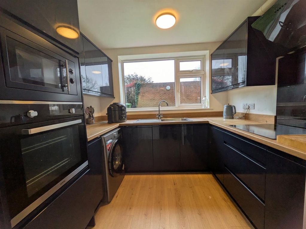 Property photo 2 of 9 Kitchen.Jpeg