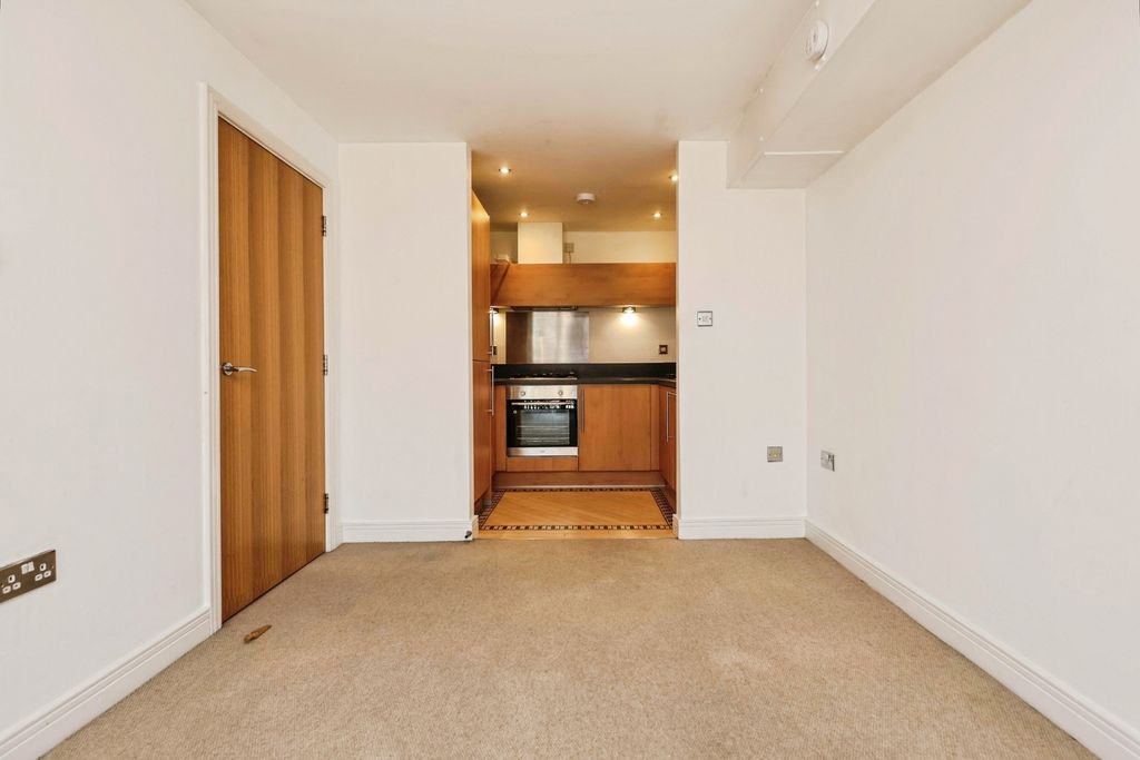 Property photo 3 of 20 Pbox-Img.Jpg