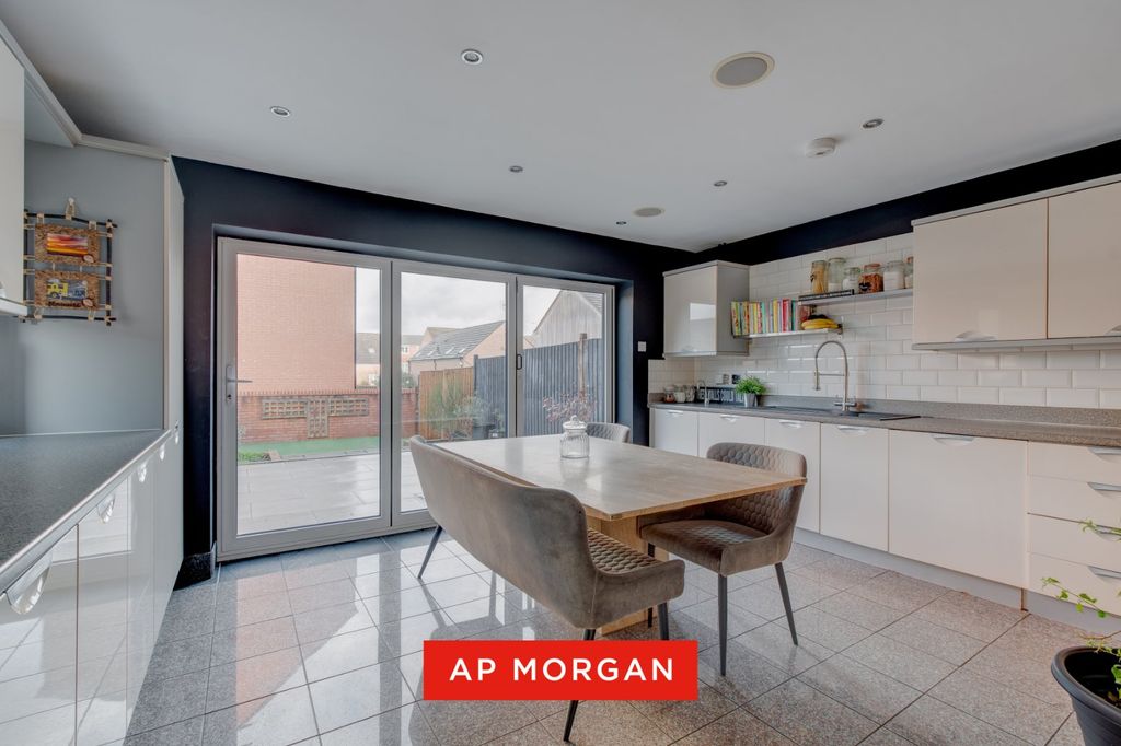 Property photo 1 of 15 Picture No. 16