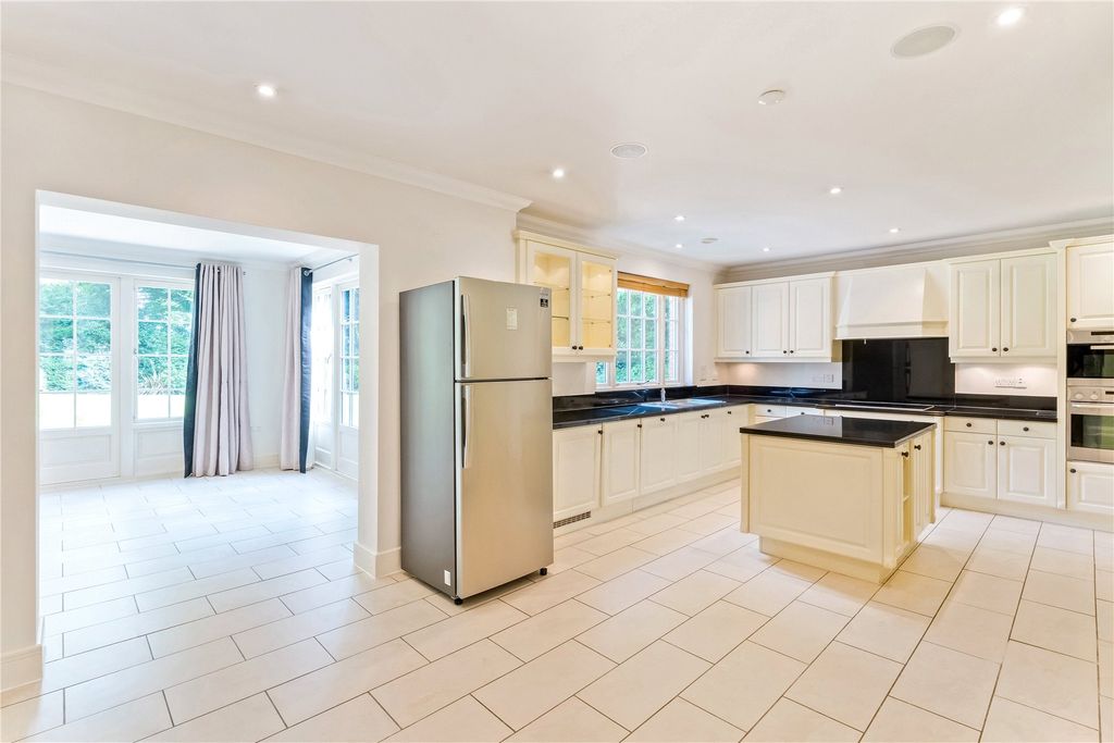 Property photo 2 of 16 6