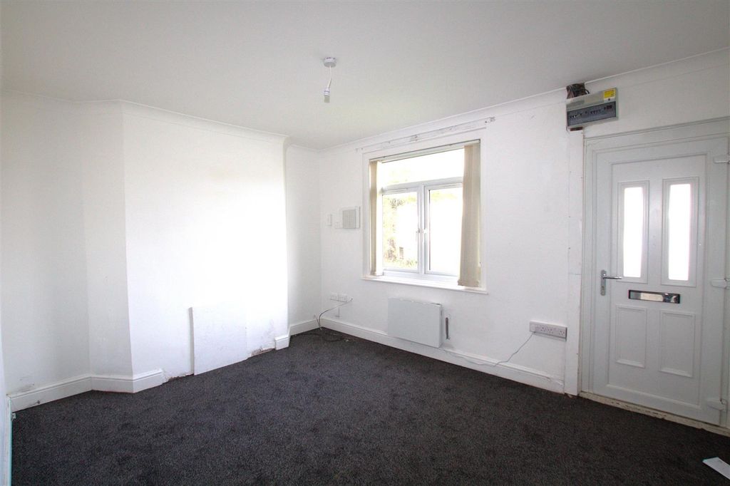 Property photo 2 of 9 Frontroom 1.Jpg