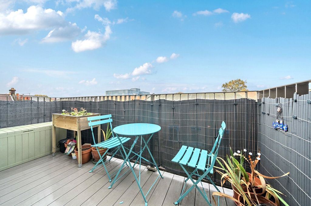 Property photo 3 of 10 1374067-20-6904c1...