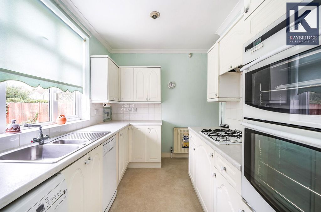 Property photo 3 of 14 Firswood Avenue, Epsom