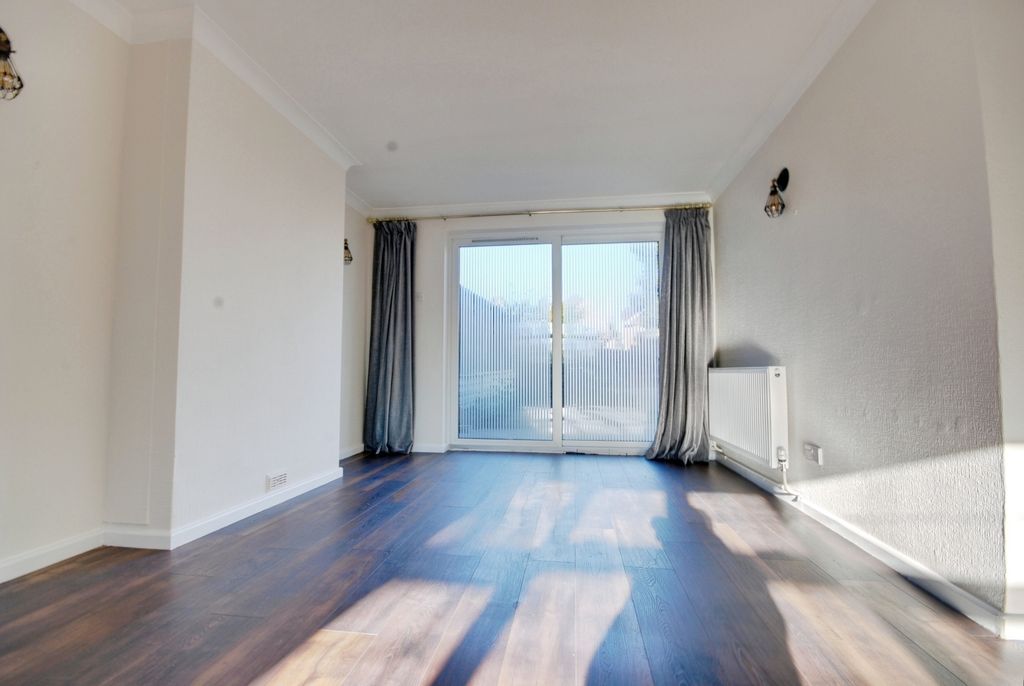 Property photo 3 of 17 Pbox-Img.Jpg