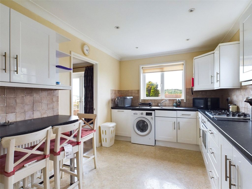 Property photo 1 of 11 Kitchen