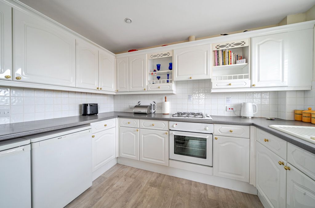 Property photo 3 of 22 1401521-3-696E080...