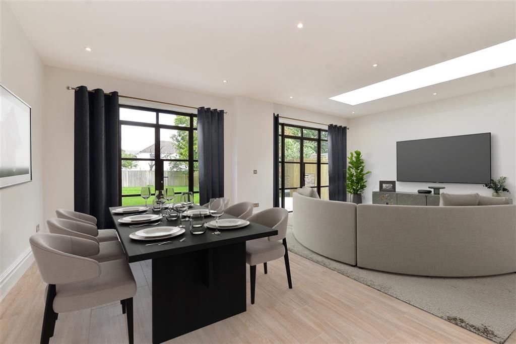 Property photo 1 of 16 Kitchen Diner Family Room