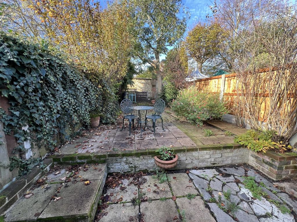 Property photo 2 of 13 Garden