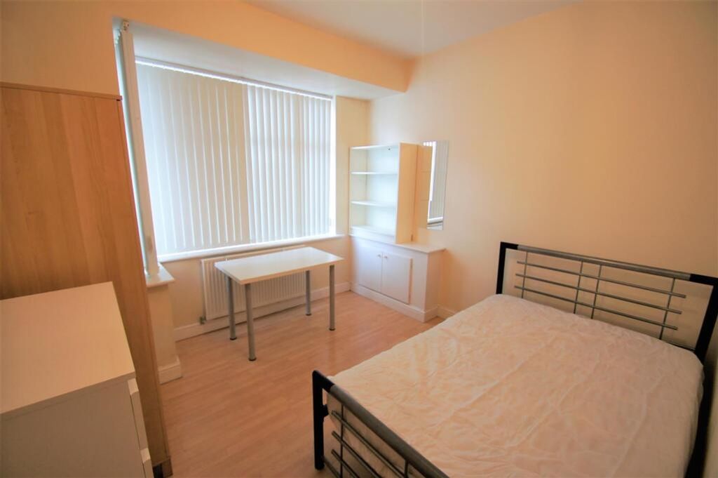 Property photo 3 of 12 Bright And Inviting Double Bedroom Featuring Ample...