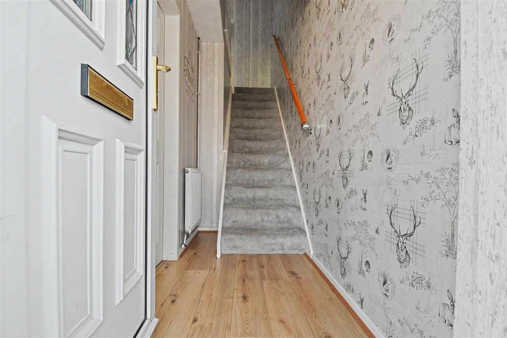 Property photo 2 of 21 Entrance Hallway