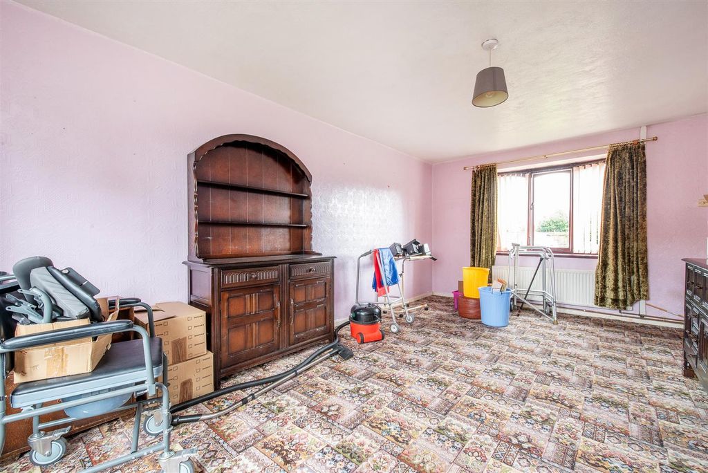 Property photo 2 of 17 Lounge