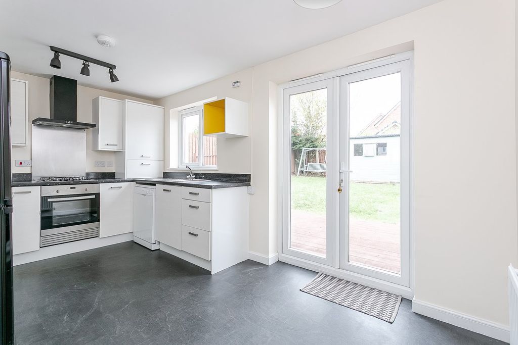 Property photo 2 of 25