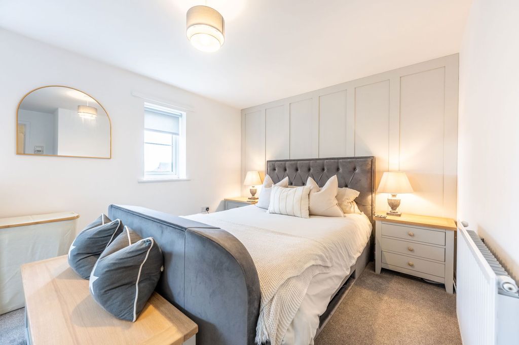 Property photo 3 of 28