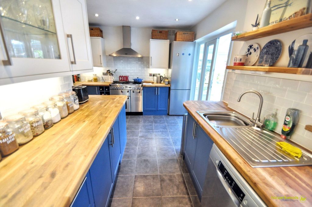 Property photo 3 of 48
