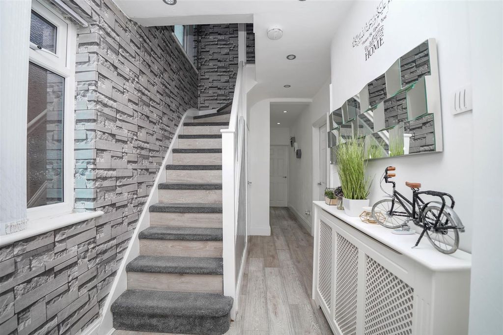 Property photo 2 of 20 Photo-3.Jpg