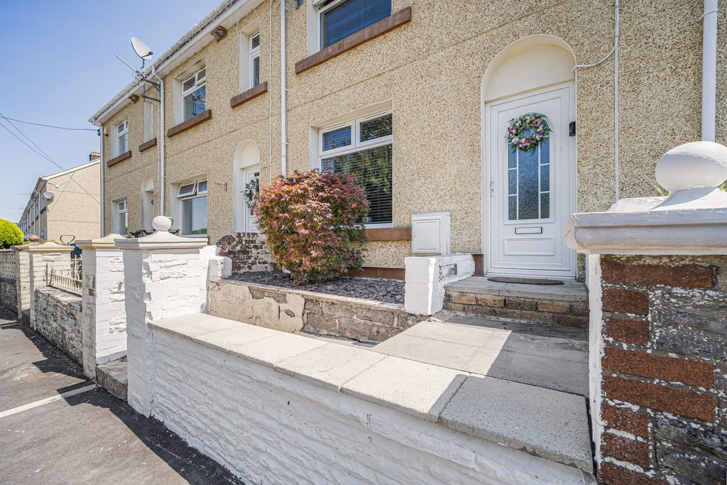 Property photo 2 of 35