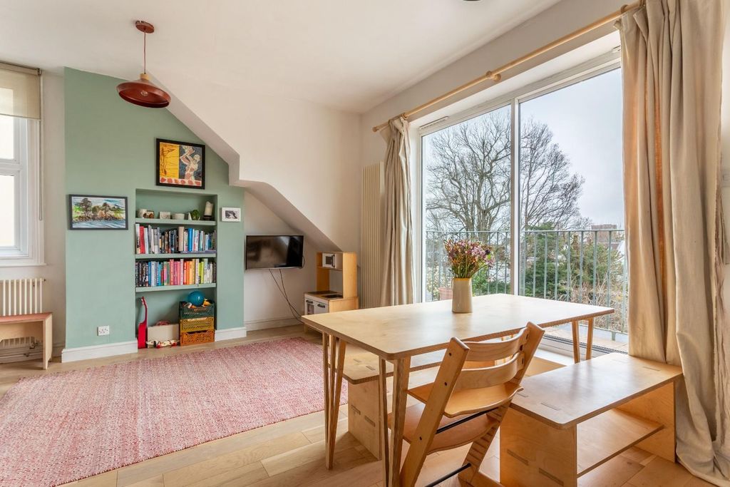 Property photo 3 of 15 Wilbury Gardens-8.Jpg