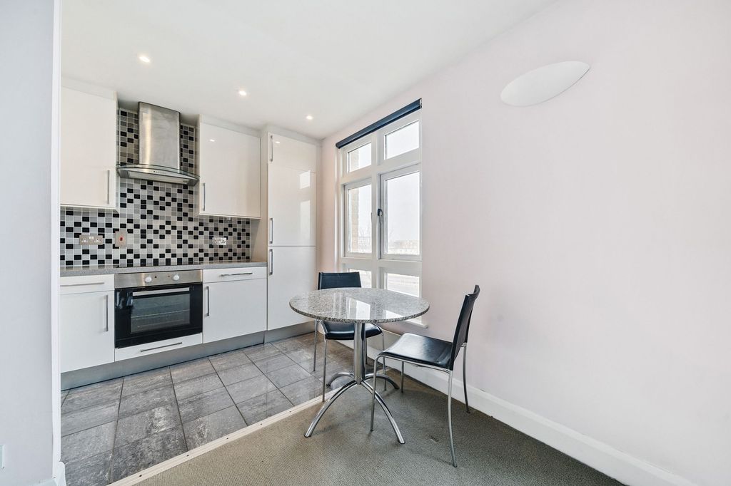 Property photo 3 of 20 Kitchen