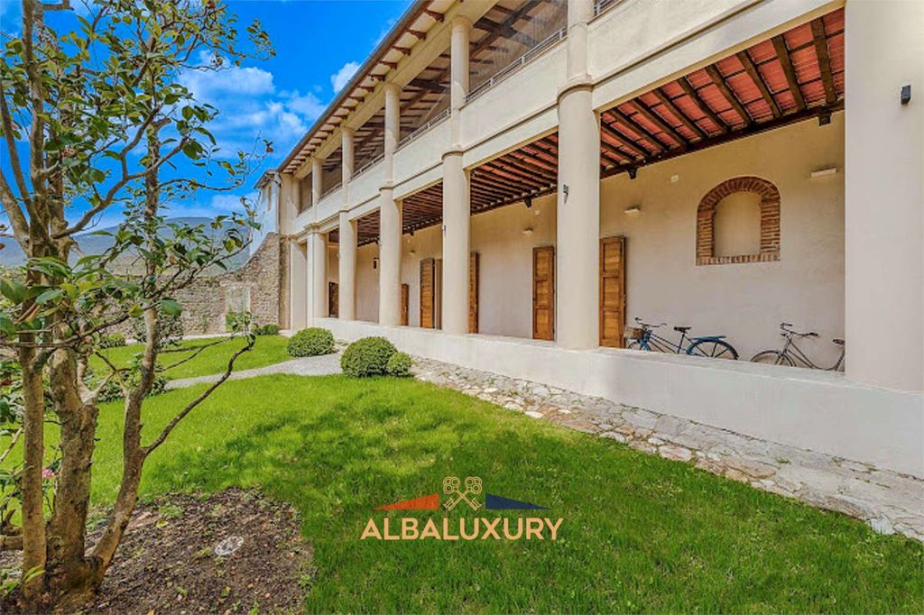 Property photo 2 of 43