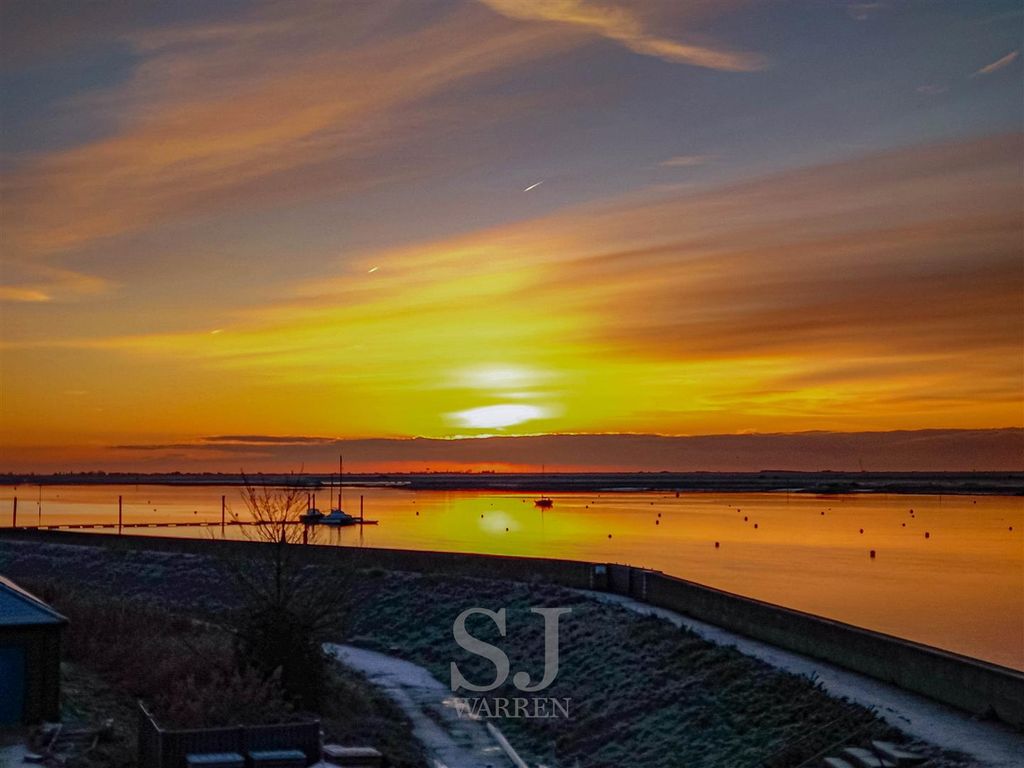 Property photo 2 of 19 Views