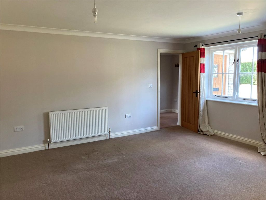 Property photo 3 of 7 Picture No. 24