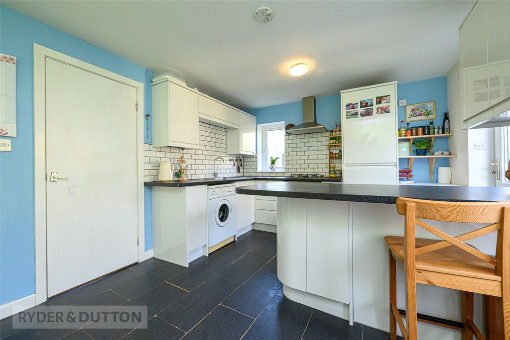 Property photo 3 of 19 Kitchen