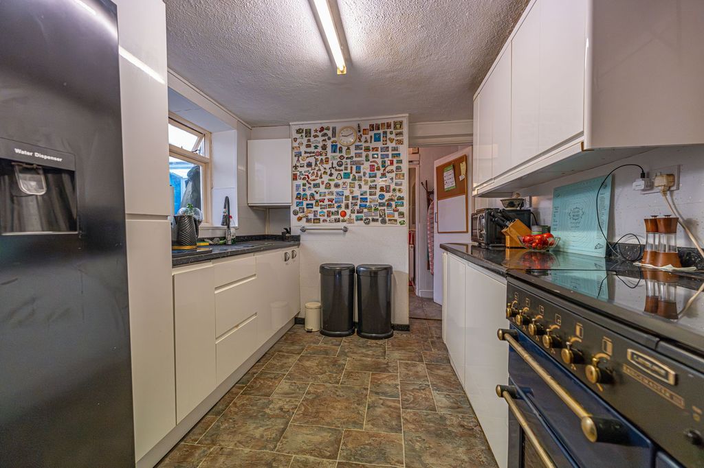 Property photo 2 of 26