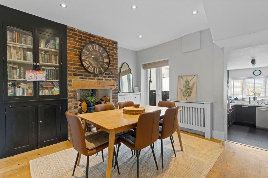 Property photo 3 of 28