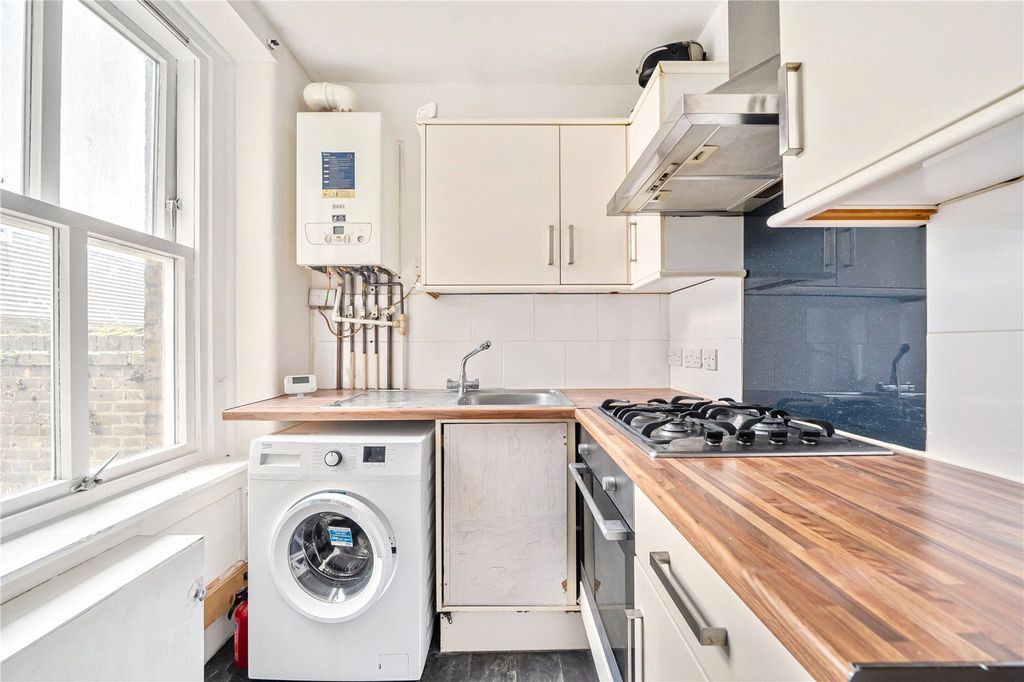 Property photo 3 of 11 Kitchen