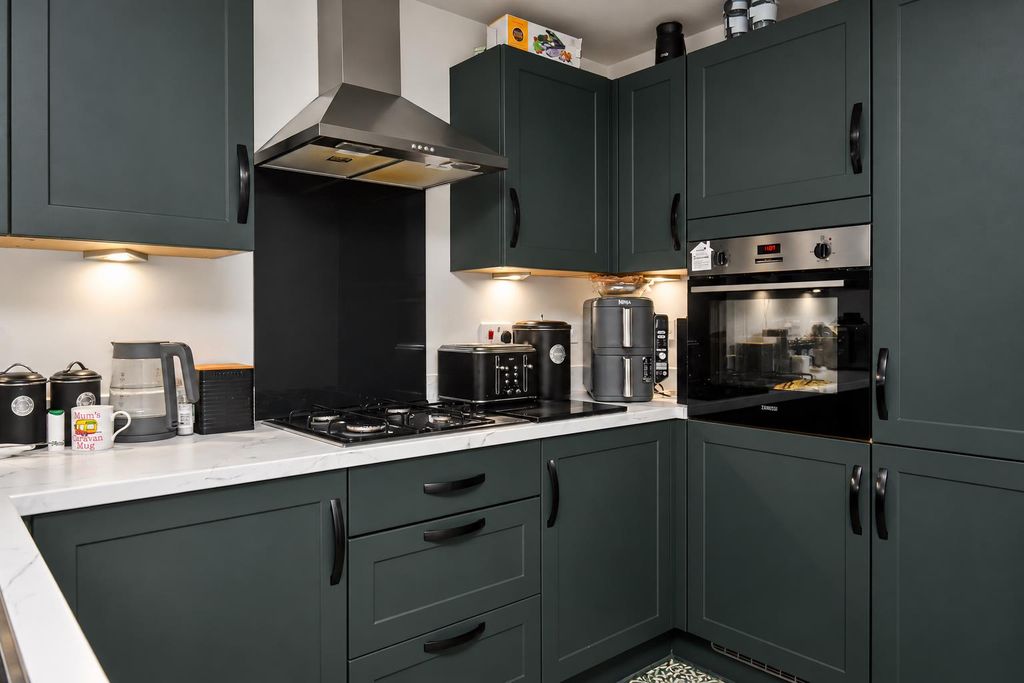 Property photo 2 of 18 Kitchen