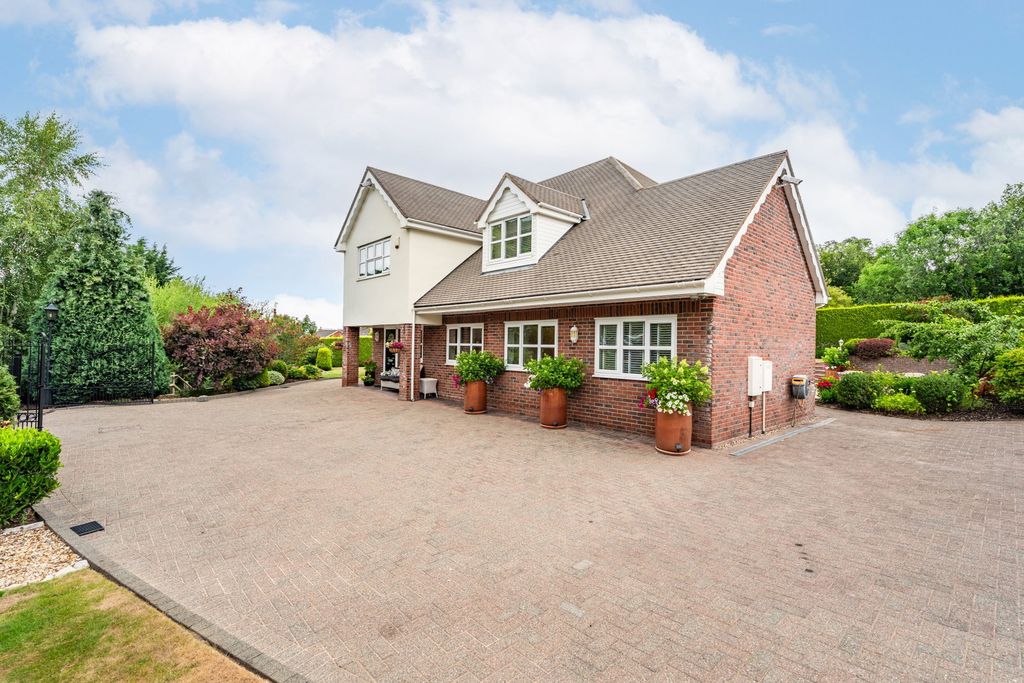 Property photo 1 of 32