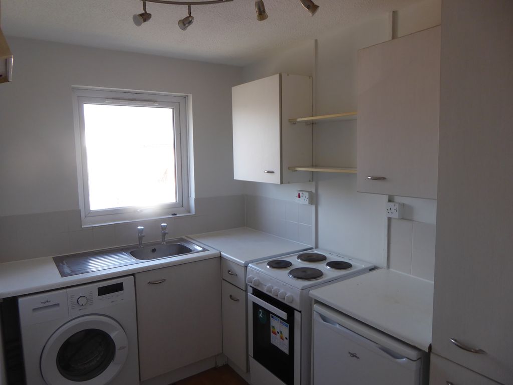 Property photo 2 of 5 Kitchen