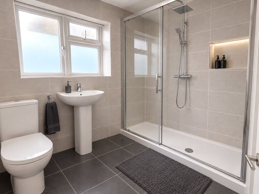 Property photo 1 of 6 Bathroom