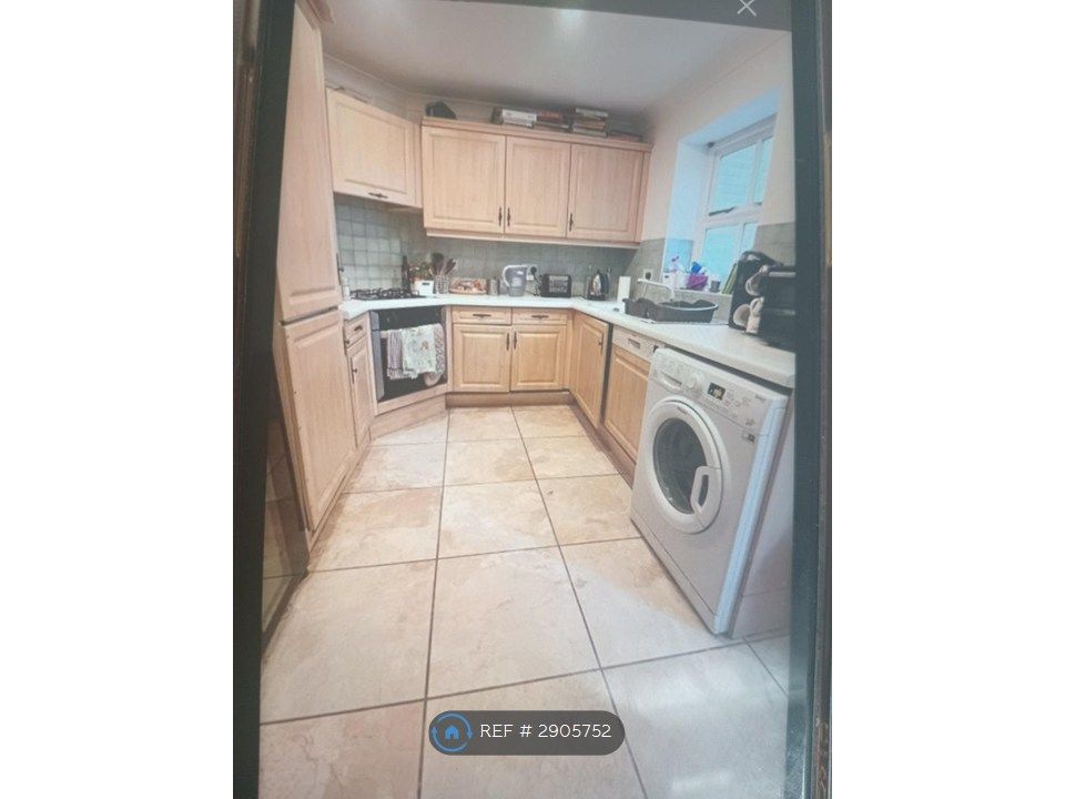 Property photo 1 of 10 Fully Furnished Kitchen All Modcons And Culery Etc
