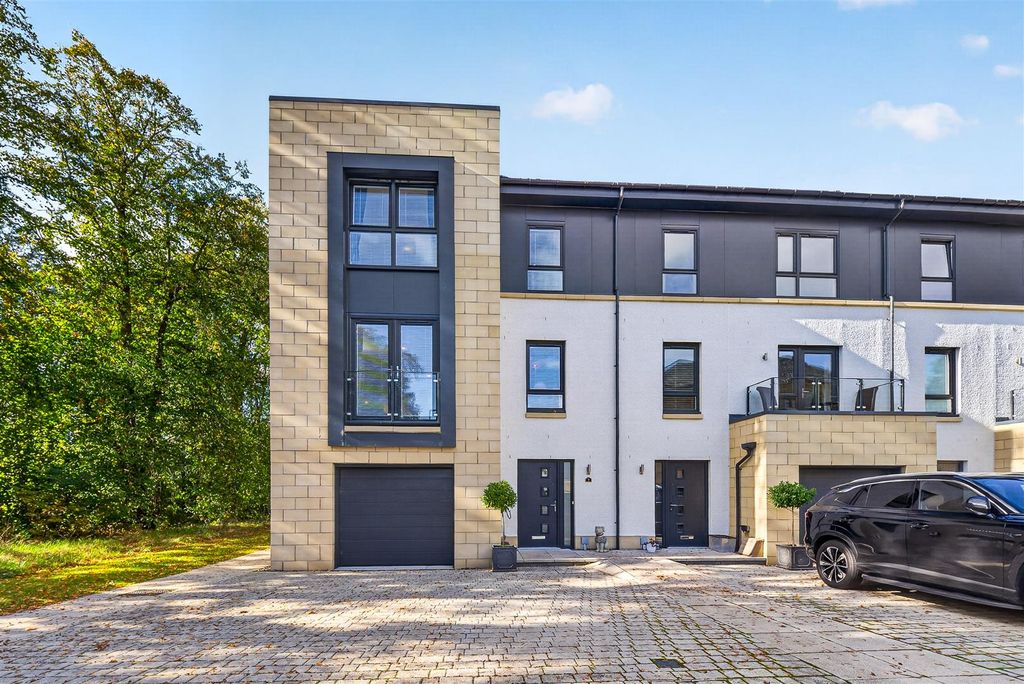 Property photo 1 of 16 Front 7 Drummond Hill.Jpg
