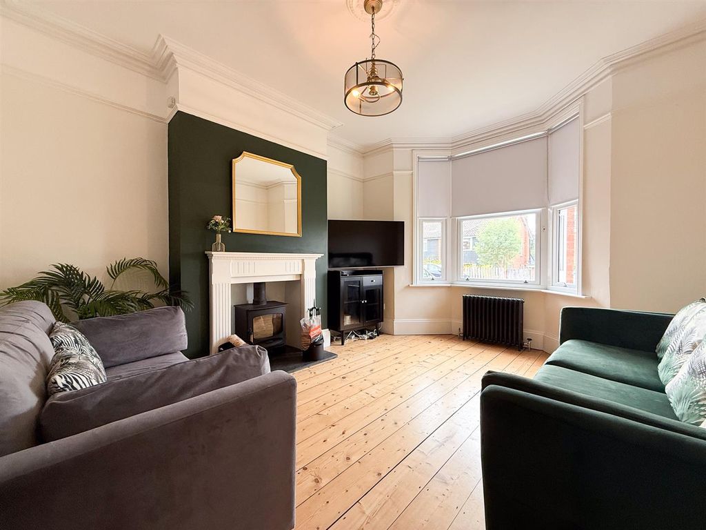 Property photo 2 of 20 Lounge