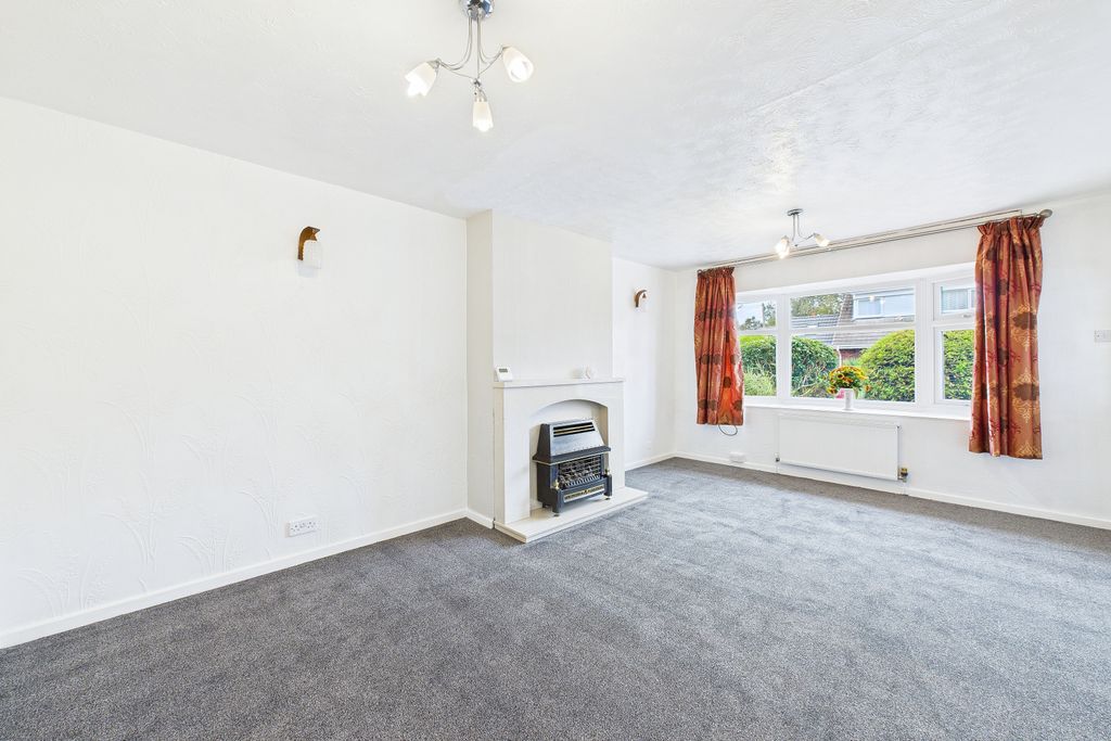 Property photo 3 of 10 Living Room