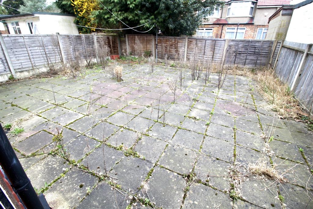 Property photo 2 of 10 Rear