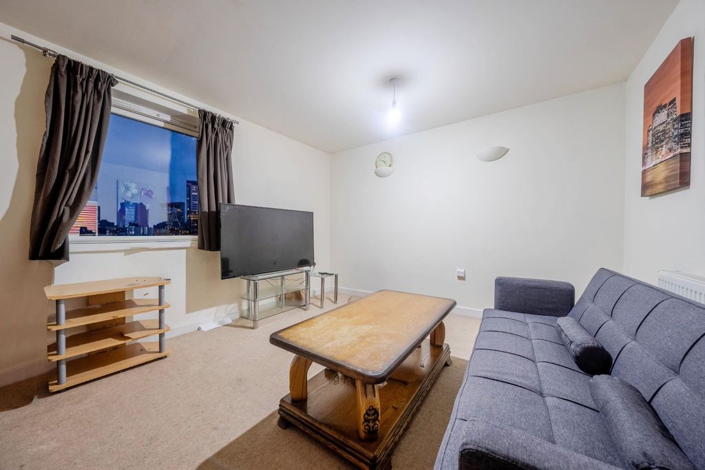 Property photo 2 of 8 Picture No. 17