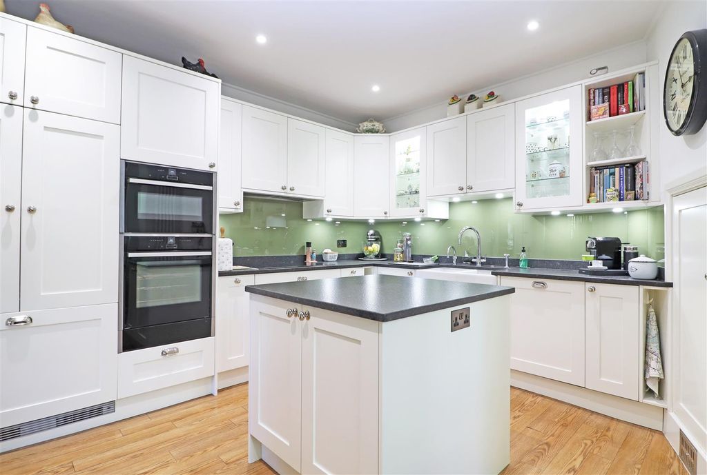 Property photo 2 of 38