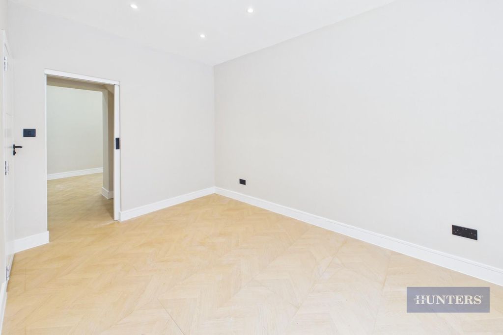 Property photo 1 of 8 Cam05152G0-Pr0515-Still005.Jpg