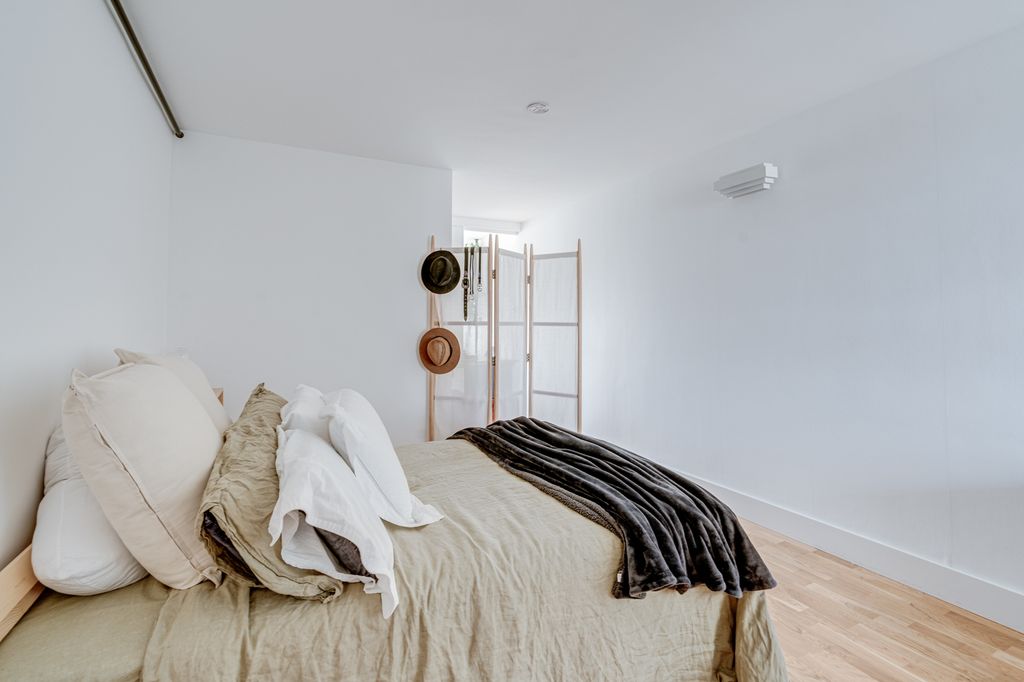 Property photo 3 of 6 Img_36919_6_Original