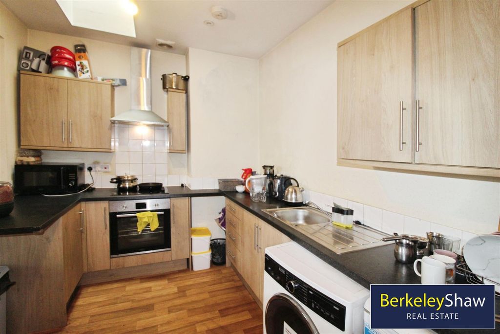 Property photo 2 of 9 Kitchen