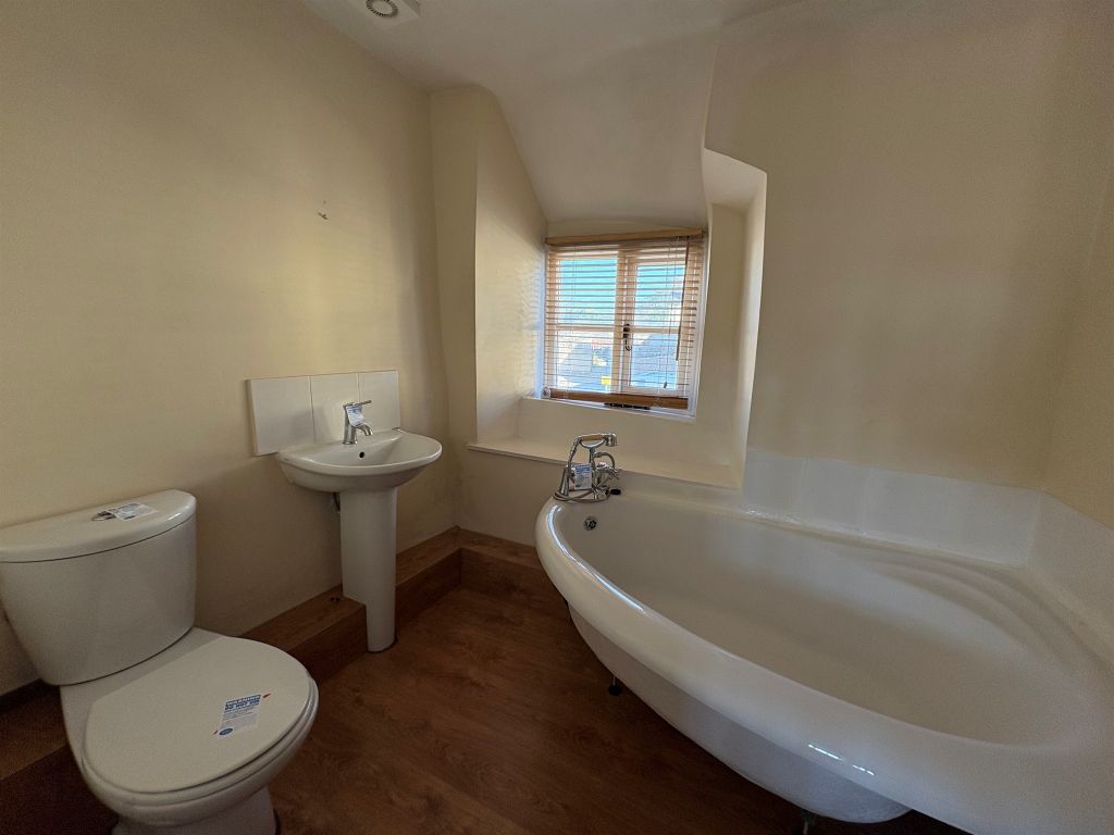 Property photo 3 of 13 96c Flat