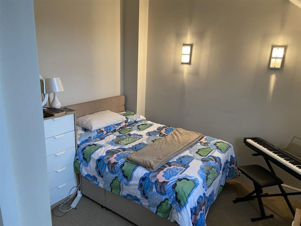 Property photo 3 of 11