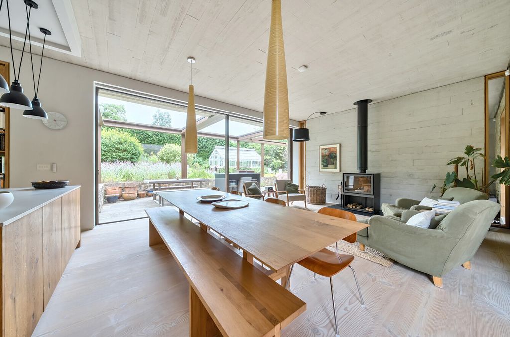 Property photo 3 of 27 1313947-18-685Ae6...