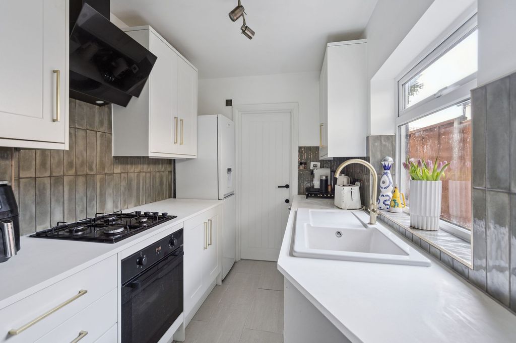 Property photo 3 of 14 Kitchen